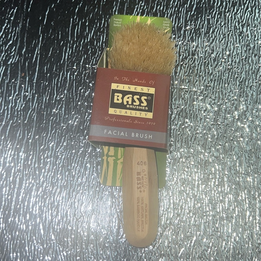 New- Bass facial brush